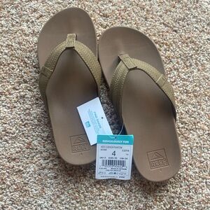 Brand new wit tags Big Boys Reef Sandals size 4